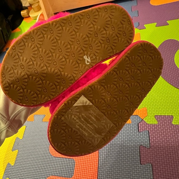 UGG slides 9T - Picture 5 of 5